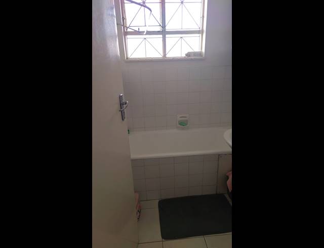 1.5 BEDROOM APARTMENT TO LET IN GLENWOOD